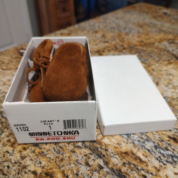 Minnetonka Moccasins Suede Braid Bootie Brown Infant Size 1 Boots NWB - Picture 1 of 5